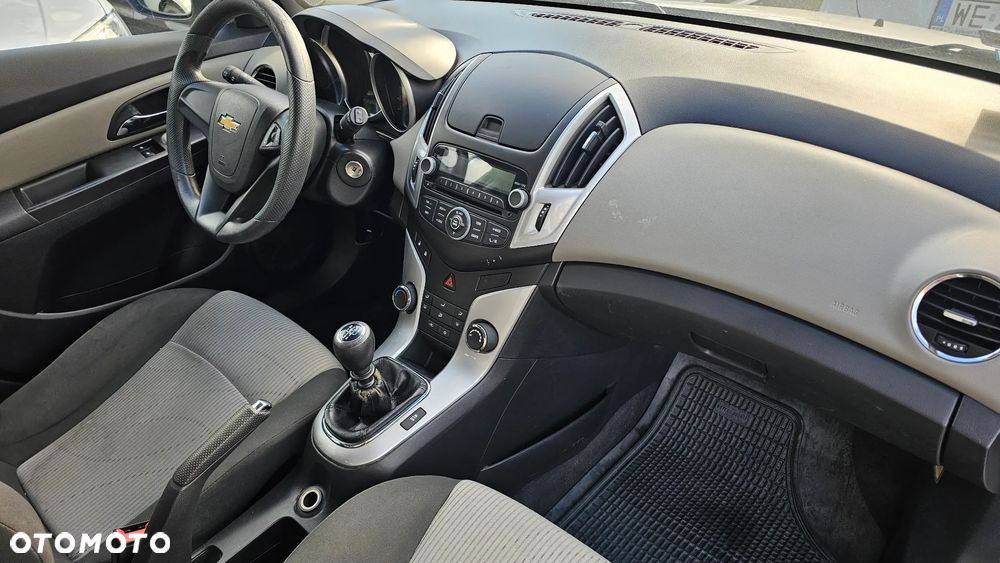 Chevrolet Cruze 1.6 LS - 8