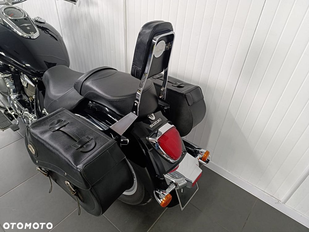 Suzuki Intruder - 12