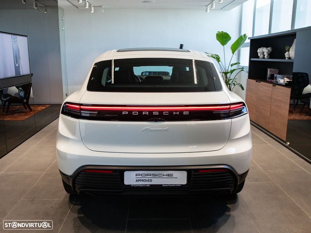 Porsche Macan Electric 4 - 11