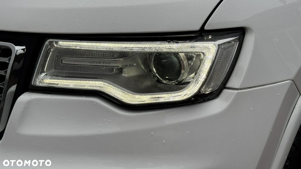 Jeep Grand Cherokee - 16