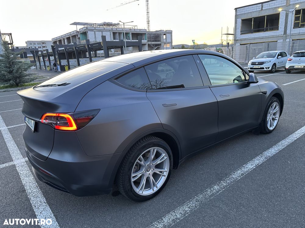 Tesla Model Y - 2