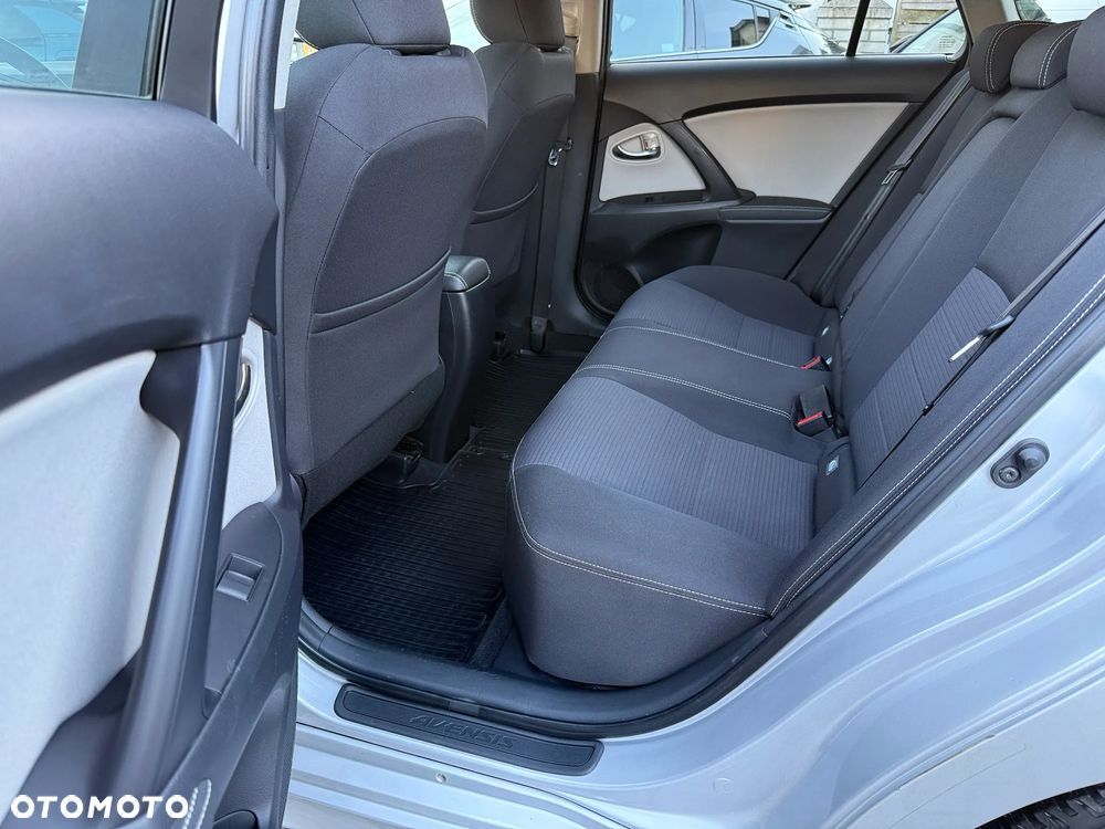 Toyota Avensis 2.0 D-4D Premium - 19