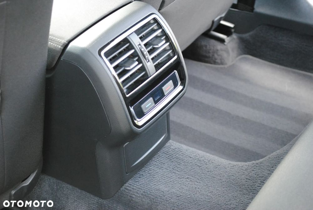 Volkswagen Passat - 10