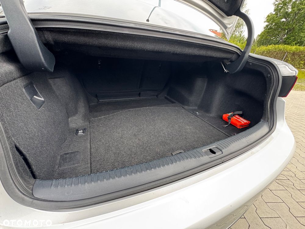 Lexus IS 300h Prestige - 25