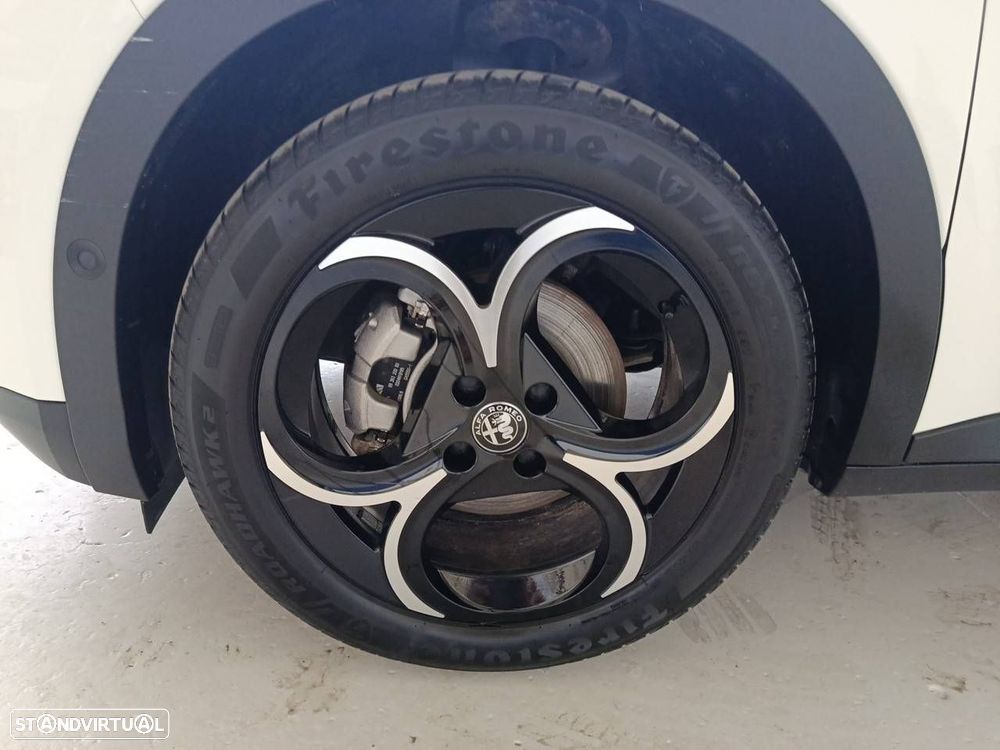 Alfa Romeo Junior 1.2 Speciale eDCT6 - 11