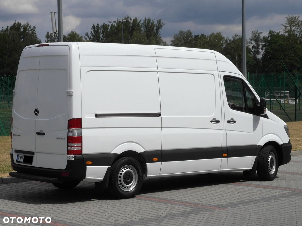 Mercedes-Benz Sprinter - 11