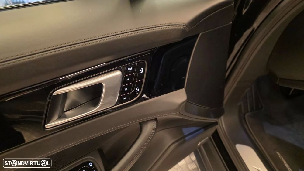 Porsche Panamera 4 E-Hybrid - 33