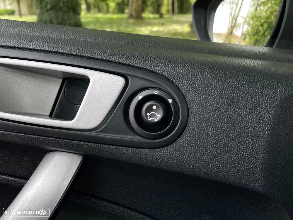 Ford Fiesta 1.6 TDCI Trend ECOnetic - 33