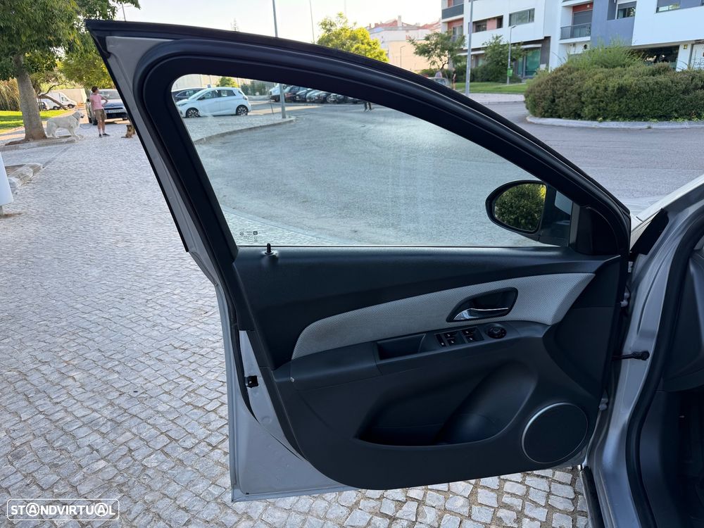 Chevrolet Cruze 1.6 LS - 16