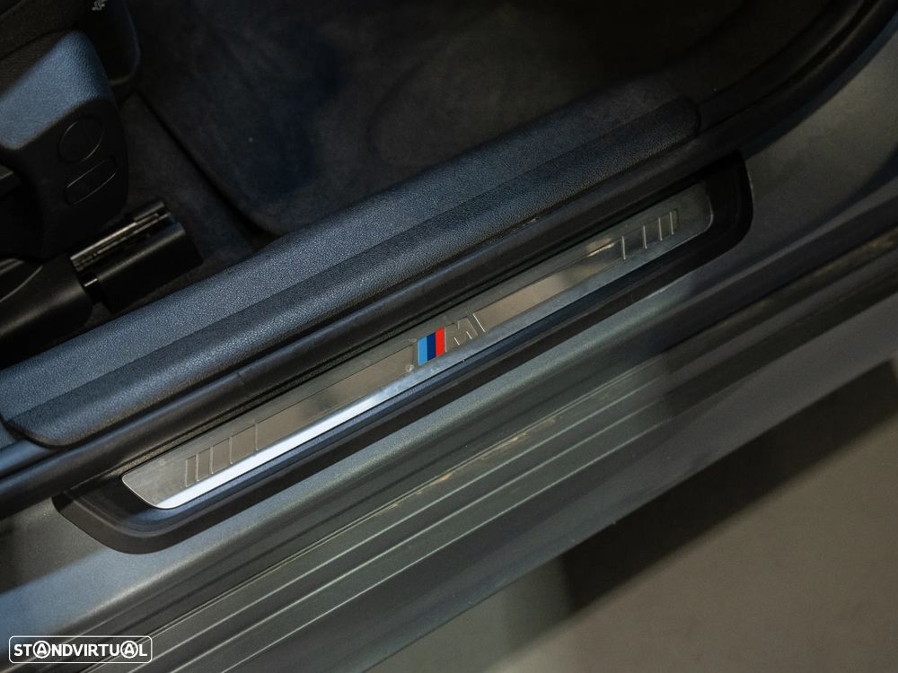 BMW 320 d Pack Desportivo M Auto - 24