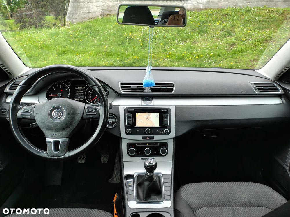 Volkswagen Passat 1.6 TDI DPF BlueMot Highline - 11