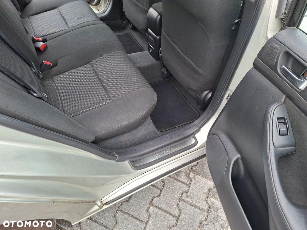 Toyota Avensis 1.8 VVT-i Combi - 9