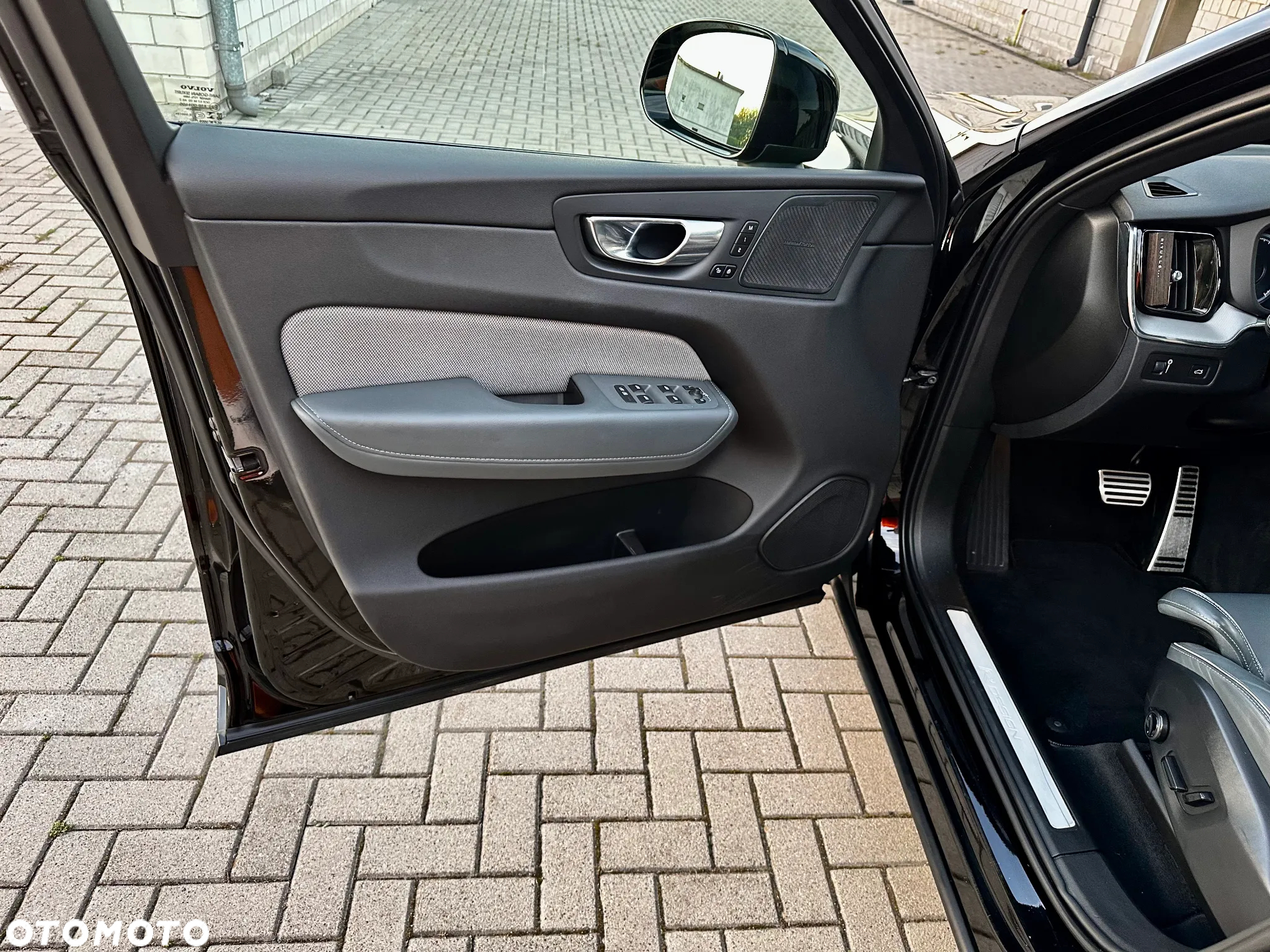 Volvo XC 60 B4 D AWD R-Design - 20