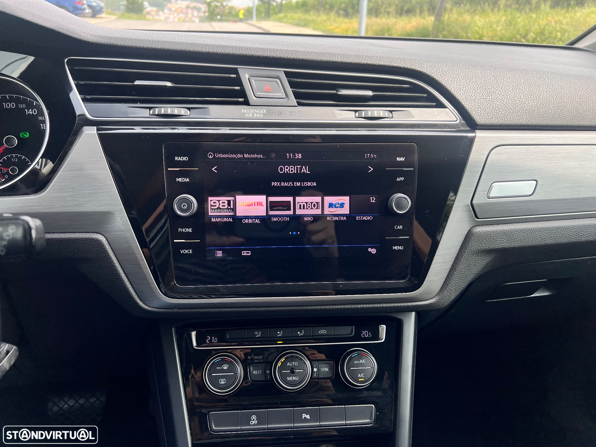 VW Touran 1.6 TDI Highline DSG - 22