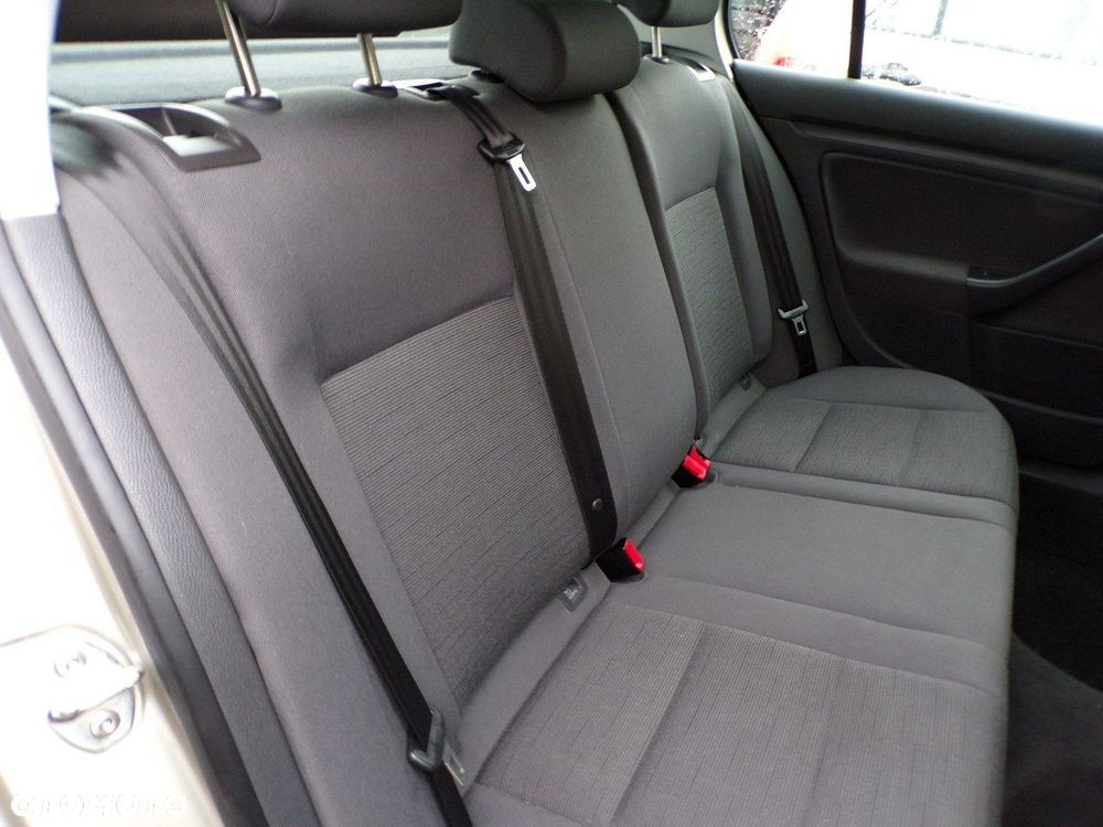 Volkswagen Golf 1.6 Comfortline - 20