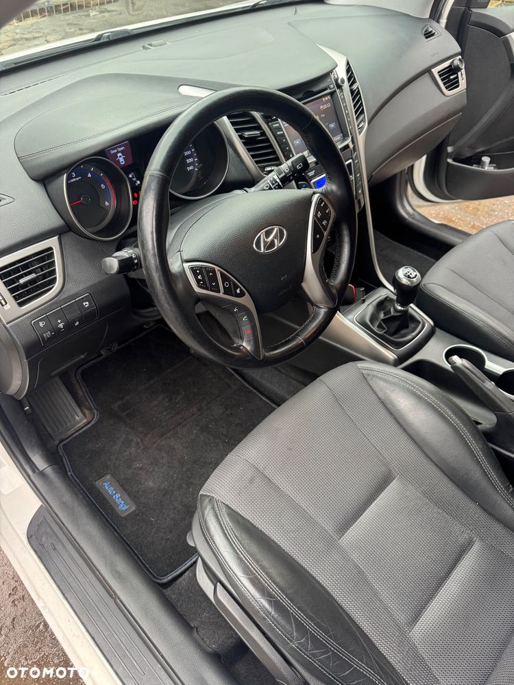 Hyundai i30 1.6 CRDi Fifa World Cup Edition - 9