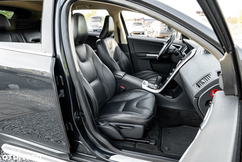 Volvo XC 60 2.0T Powershift RDesign - 23