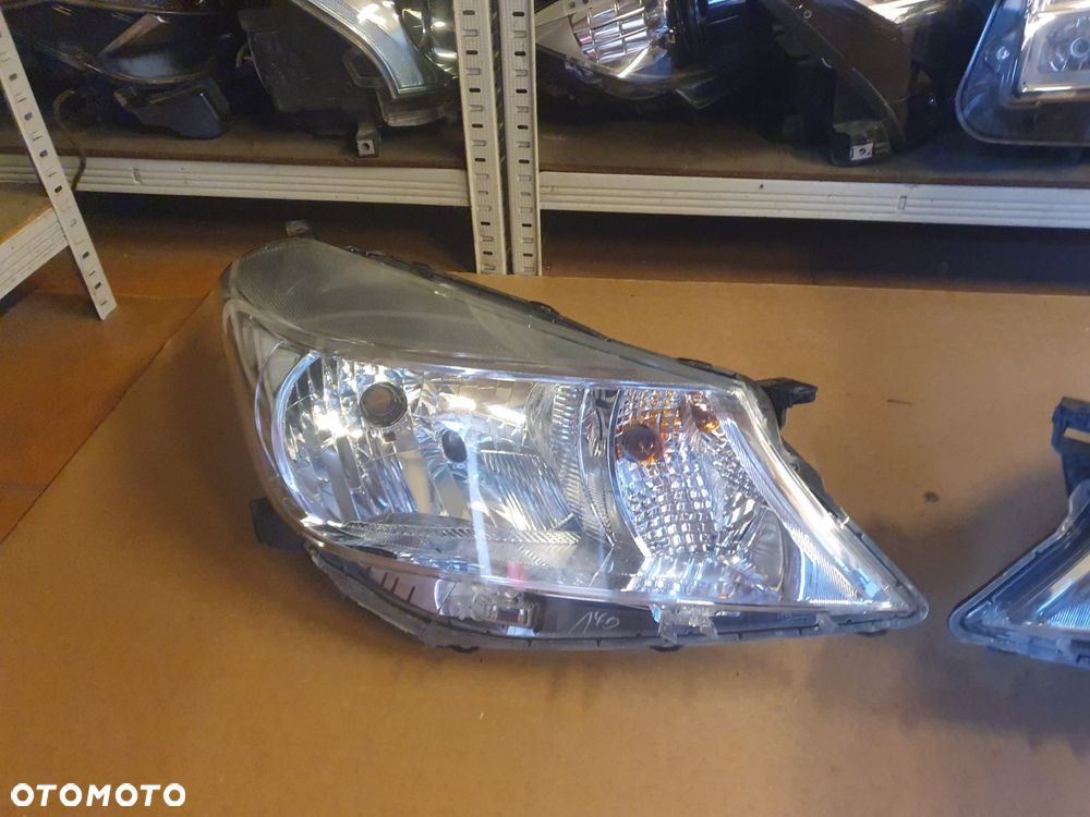 REFLEKTOR PRAWY TOYOTA YARIS 3 III 10-14 EUROPA