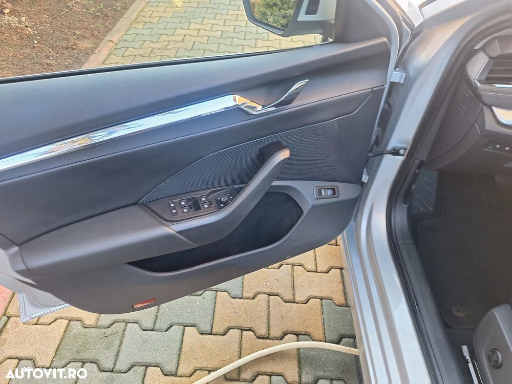 Skoda Octavia 2.0 TDI DSG First Edition - 11