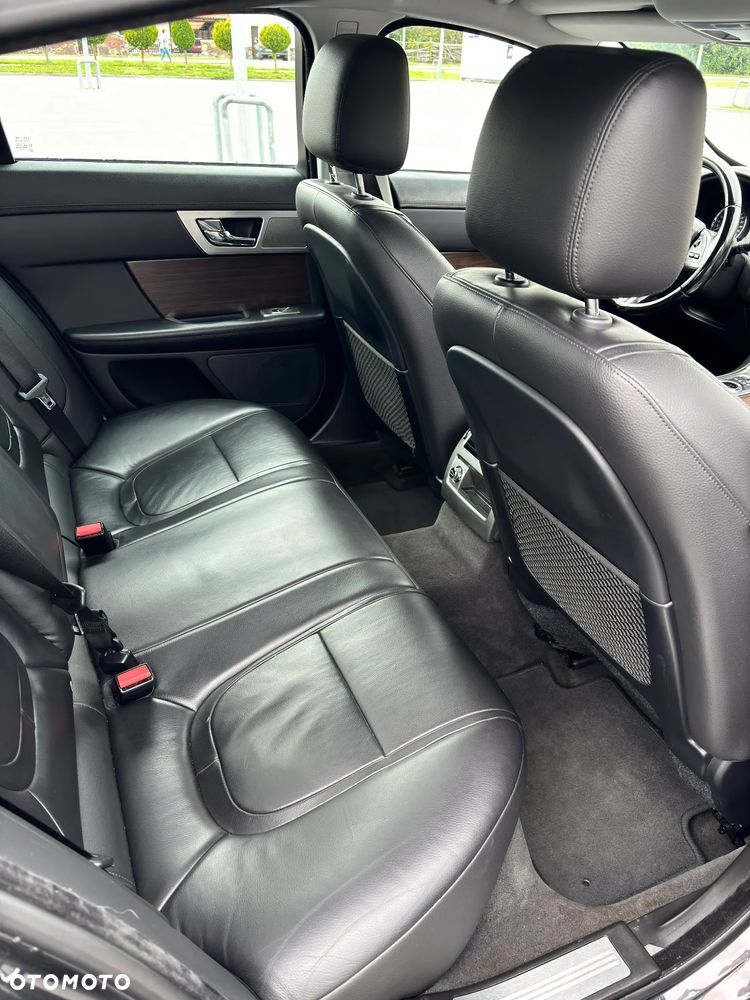 Jaguar XF 2.2 D - 11