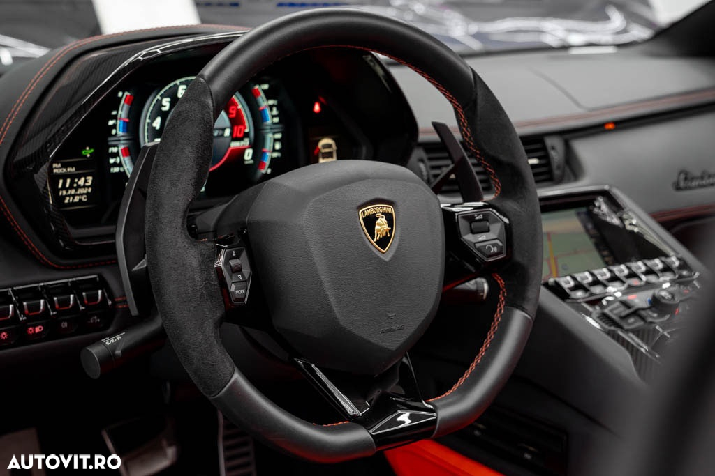 Lamborghini Aventador S Roadster - 30
