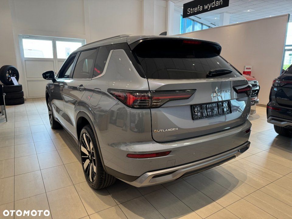 Mitsubishi Outlander - 4