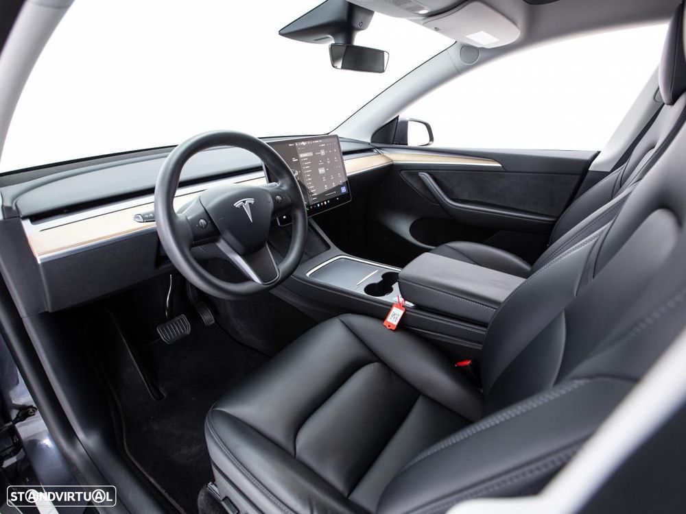 Tesla Model Y Long Range Dual Motor AWD - 8