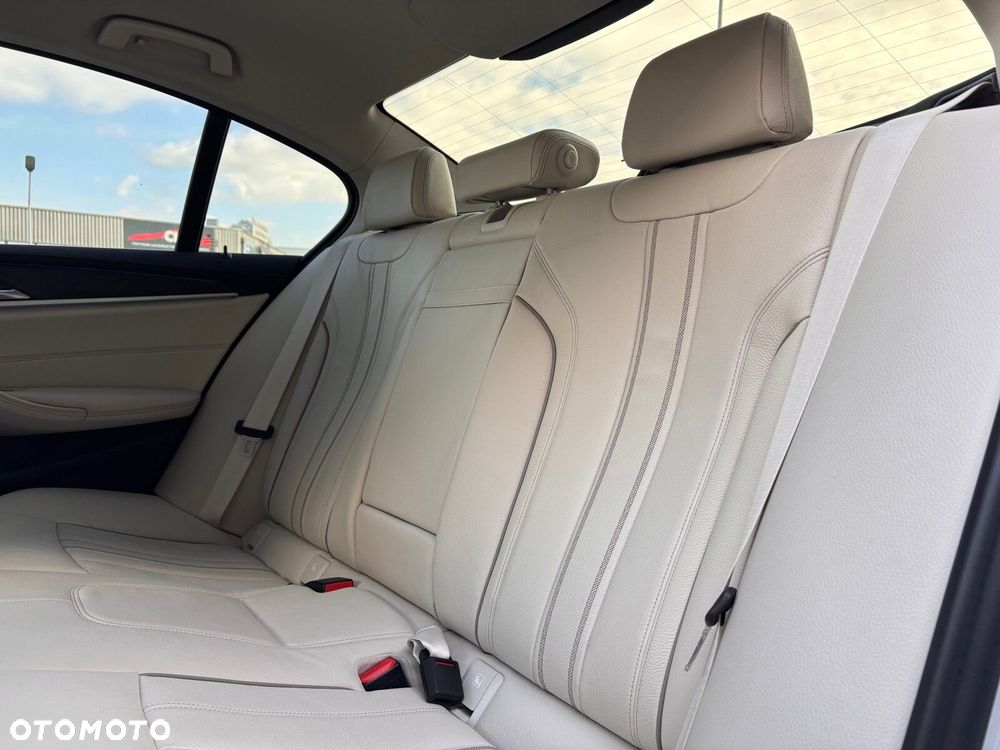 BMW Seria 5 518d Luxury Line - 18
