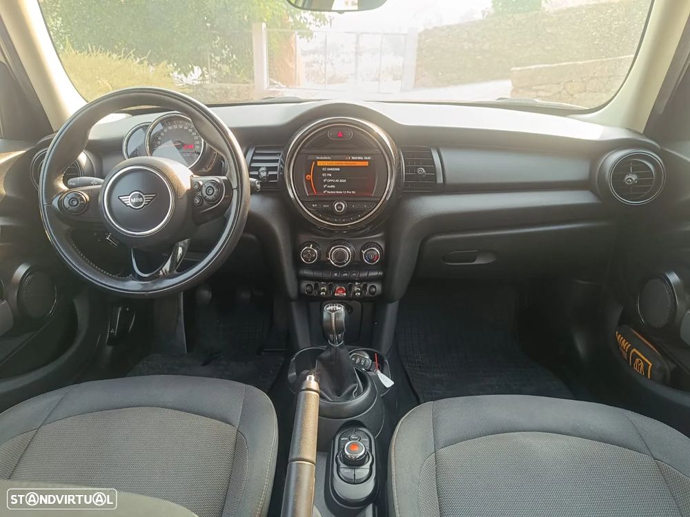 MINI 5 Portas Cooper Essential - 10