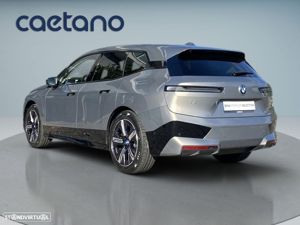 BMW iX xDrive 40 Pack Desportivo - 32