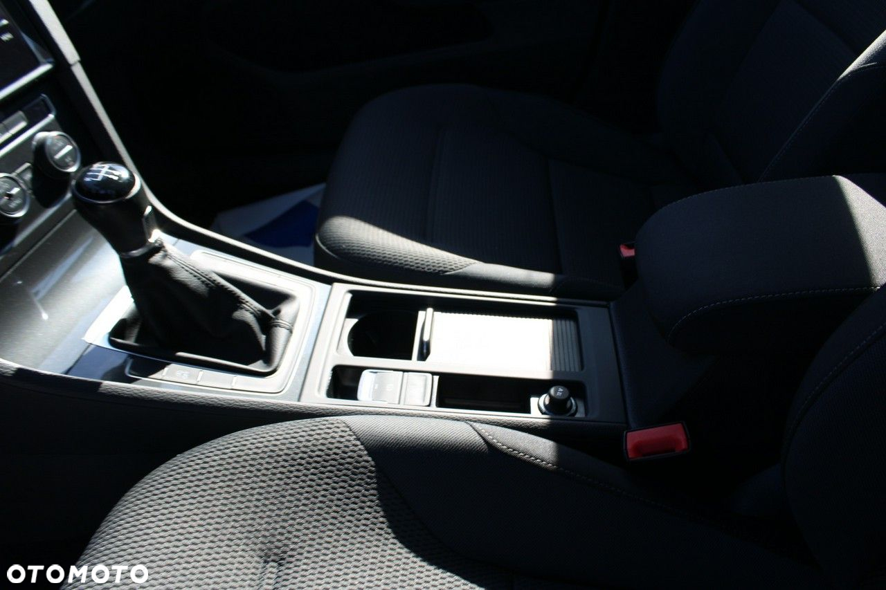 Volkswagen Golf - 29
