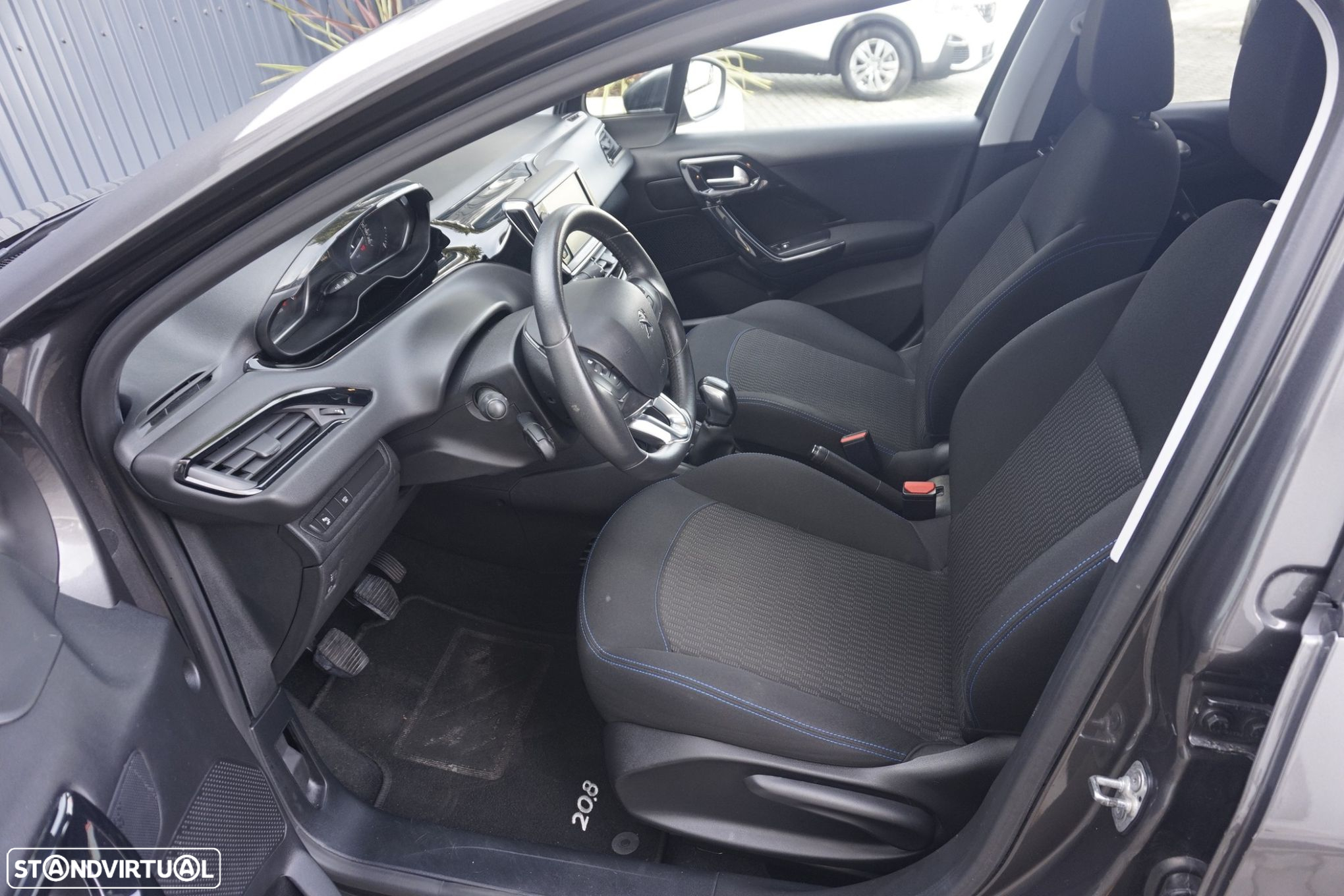Peugeot 208 1.2 PureTech Signature - 5