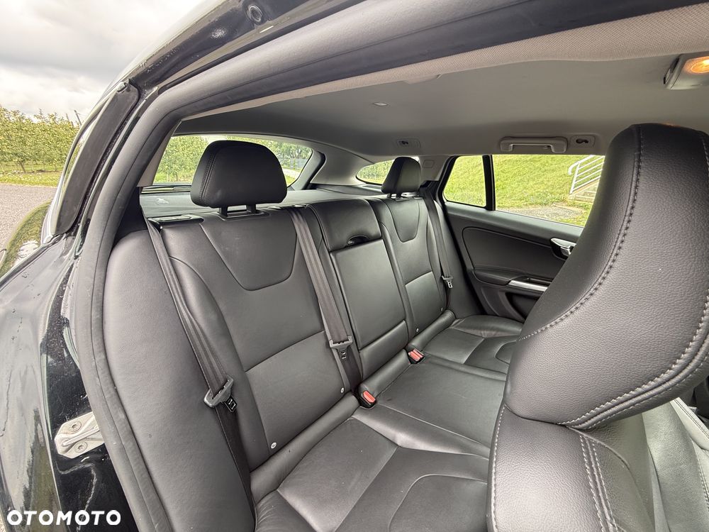 Volvo V60 D6 AWD Plug-in Hybrid Summum - 16