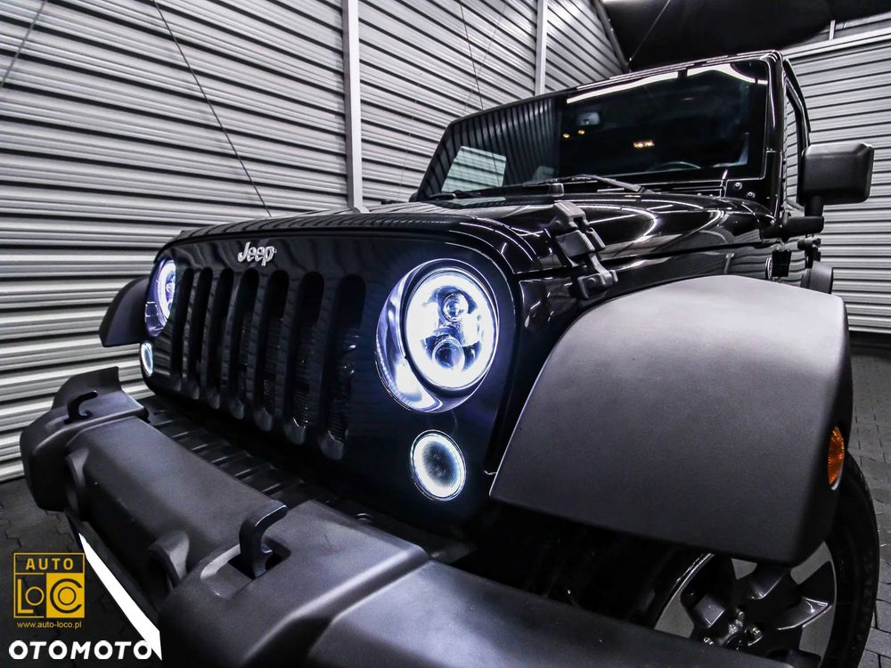 Jeep Wrangler 3.6 Unlim Night Eagle - 25