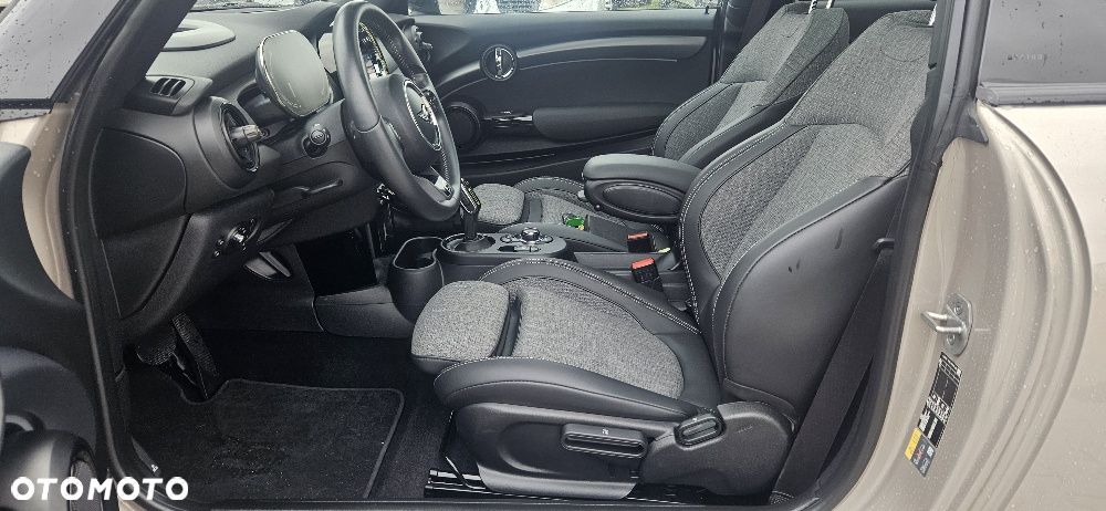 MINI Cooper SE - 12