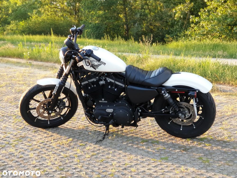 Harley-Davidson Sportster Iron 883 - 2