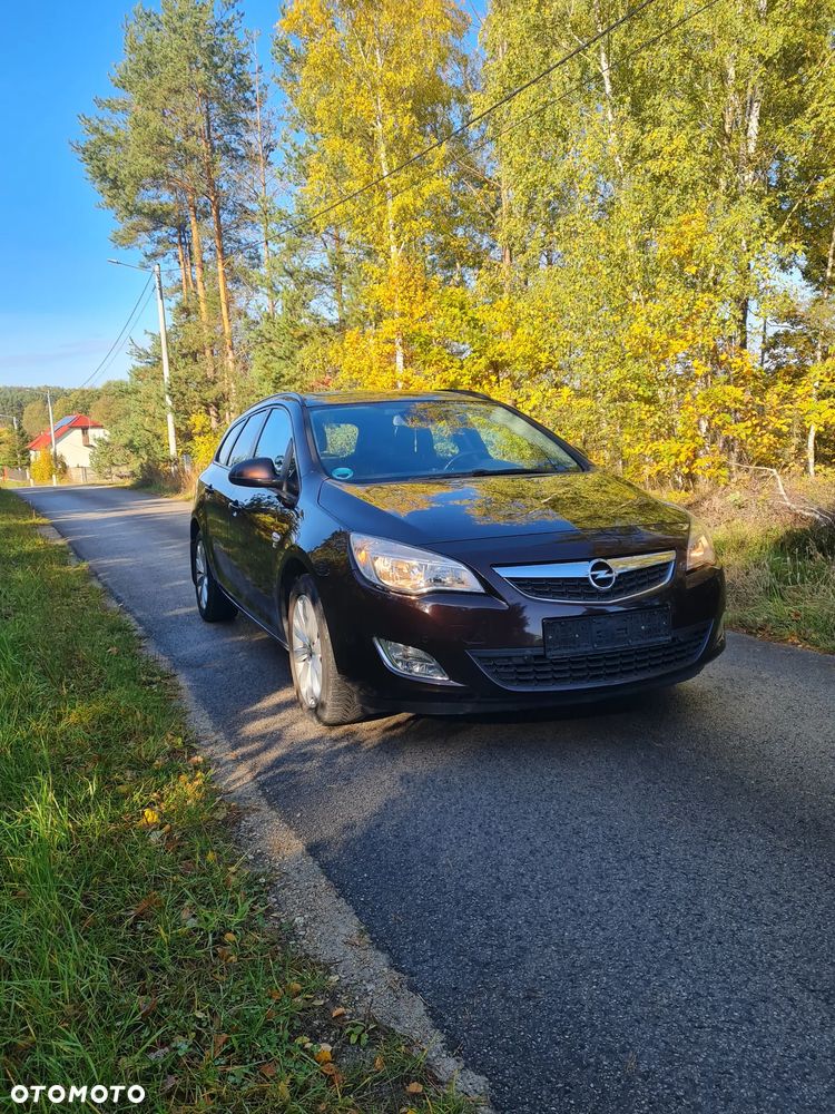 Opel Astra 2012 photo 2