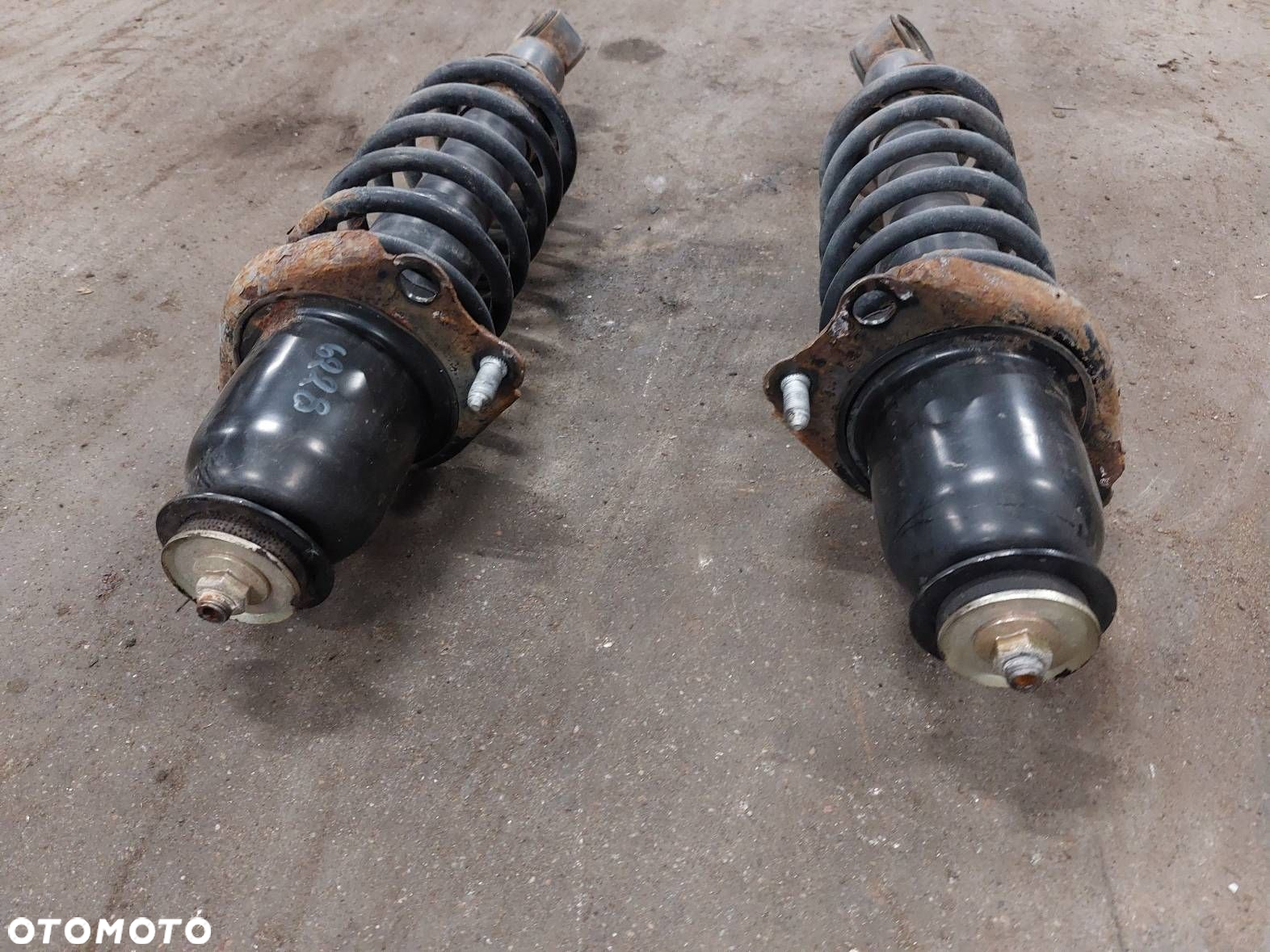 AMORTYZATOR + SPRĘŻYNA LEWY TYŁ + PRAWY TYŁ TOYOTA COROLLA E12 - 2