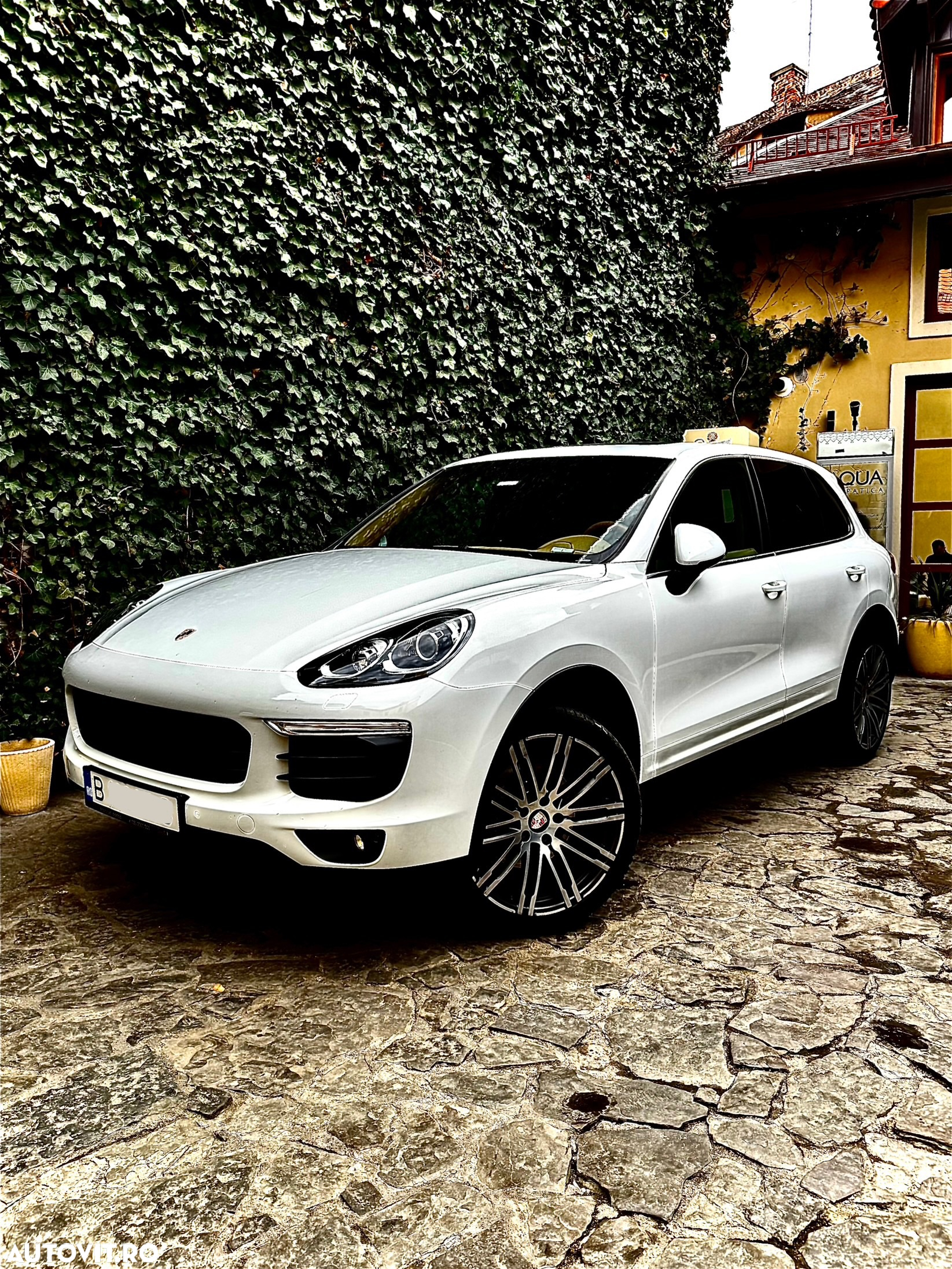 Porsche Cayenne 3.0 L - 6