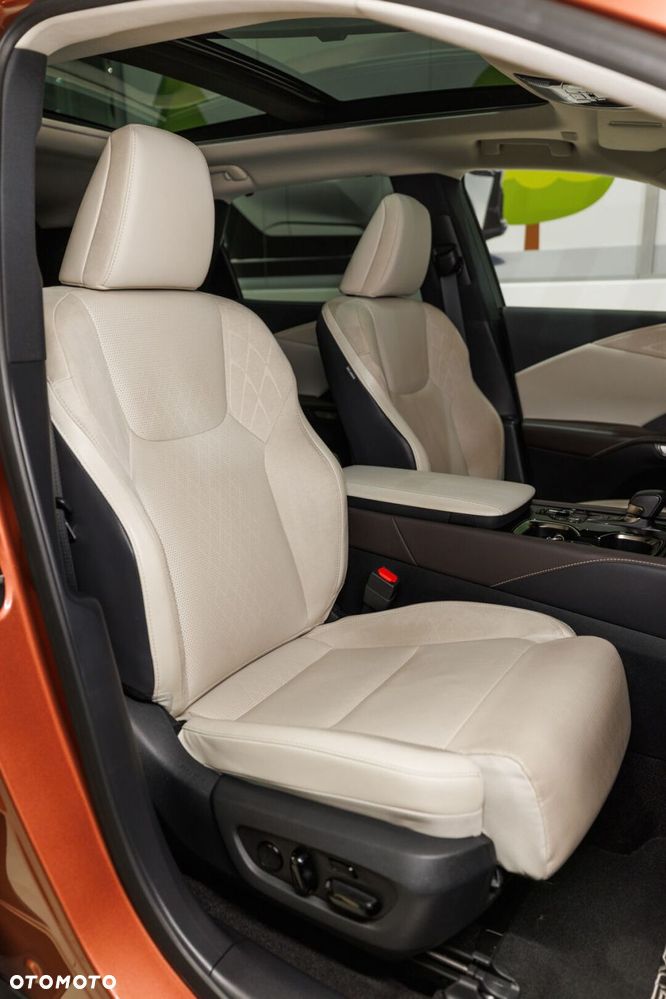 Lexus RX 450h+ Omotenashi - 17