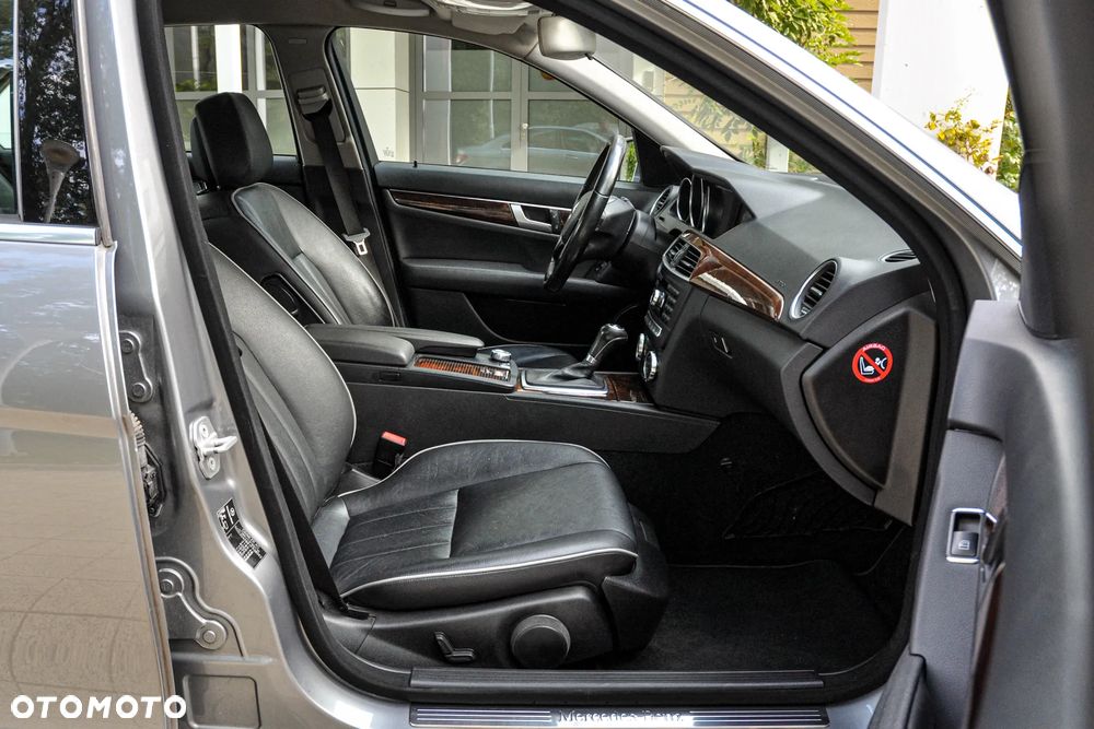 Mercedes-Benz Klasa C 350 BlueEff 4-Matic Elegance - 12