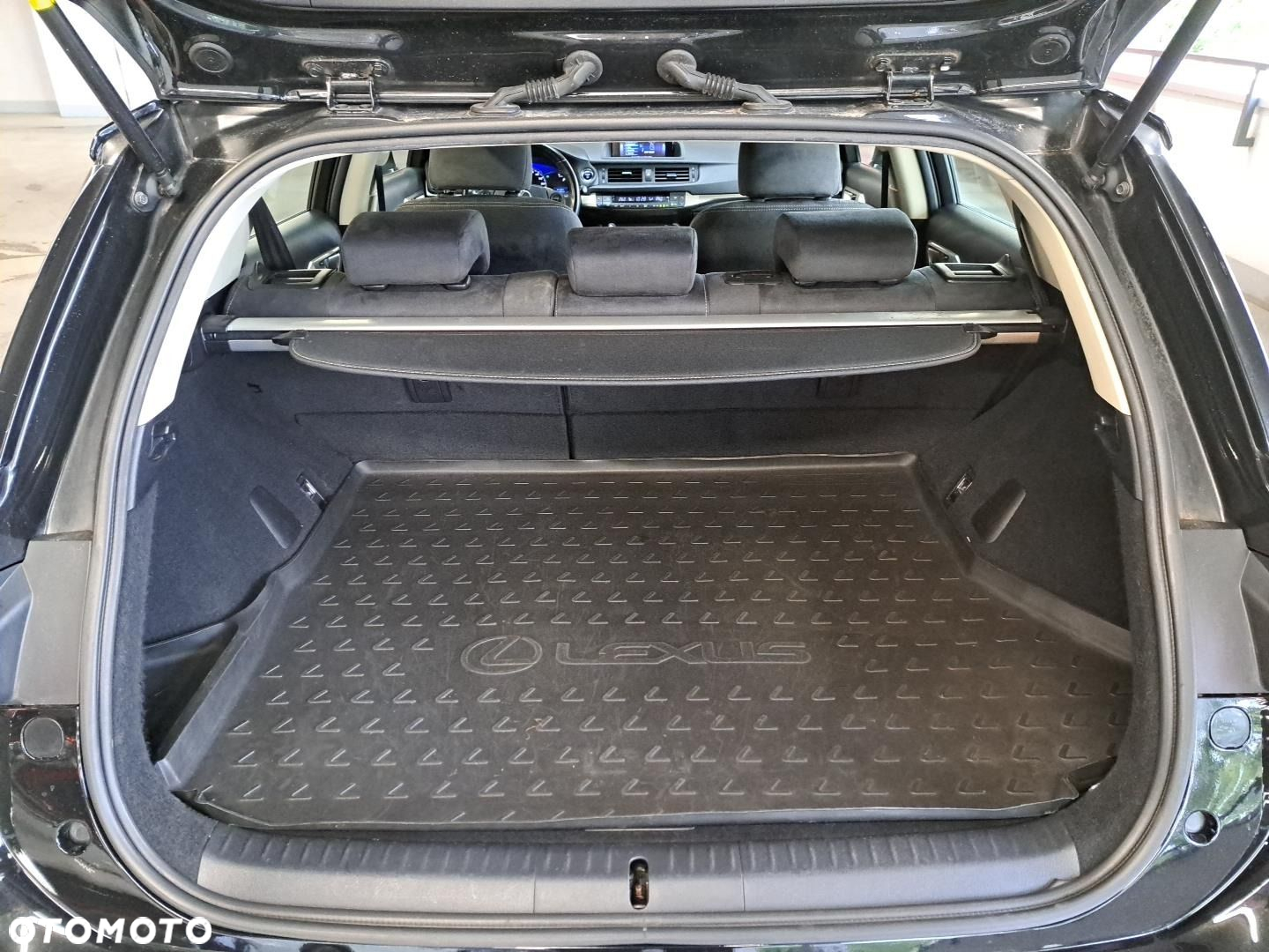 Lexus CT - 12