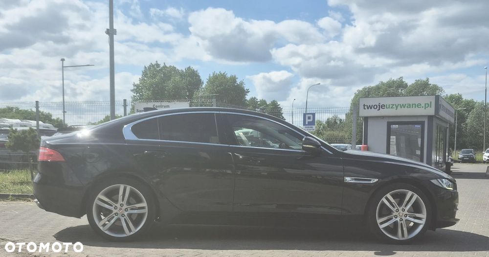 Jaguar XE 2.0 T Pure - 5
