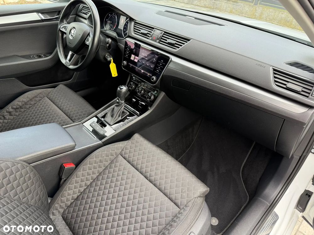 Skoda Superb 2.0 TDI DSG Premium Edition - 23