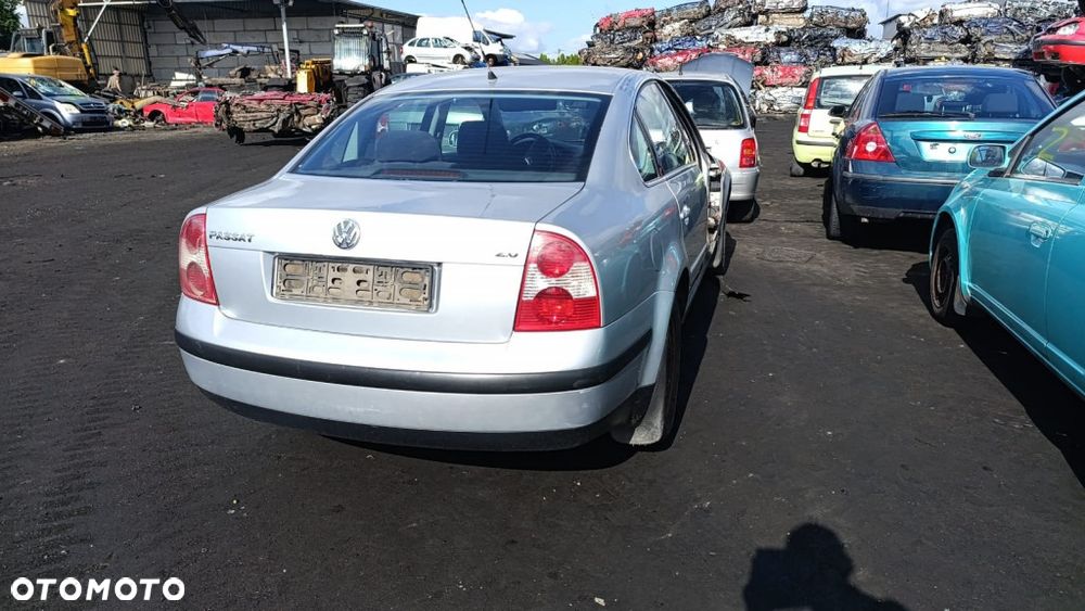 36303 VW passat B5 lift model od 00-06 silnik 2.0 AZM skrzynia EMV lakier LA7W - 6