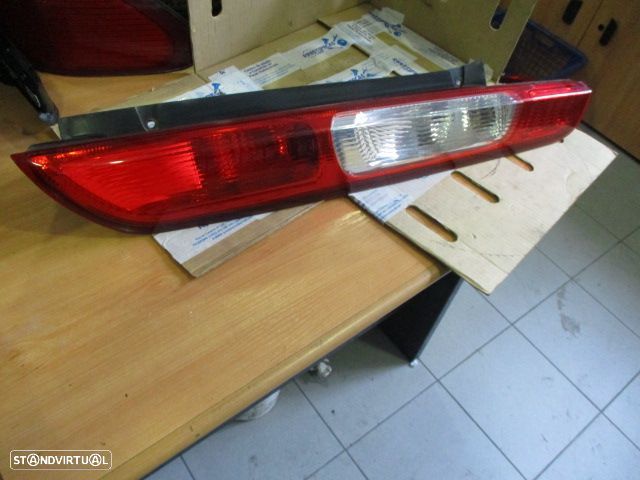 Farol Tras 4M5113404AF FORD FOCUS 2005 5P DRT FORD FOCUS 2 FASE 1 2005 1.8TDCI 115CV 5P CINZENTO - 1