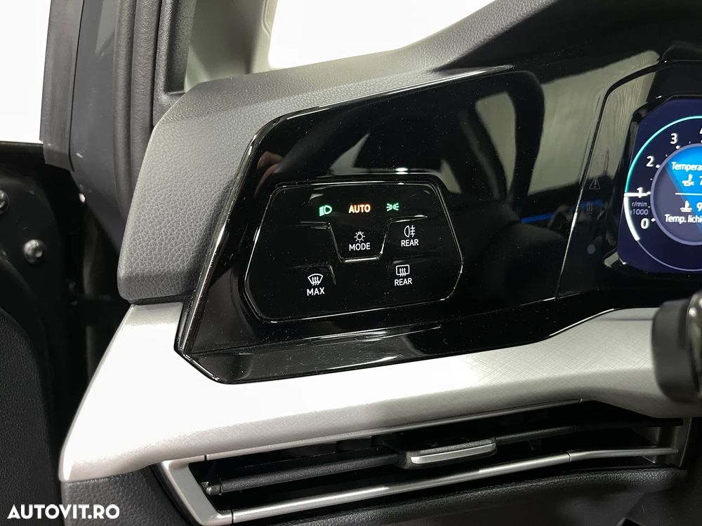 Volkswagen Golf - 22