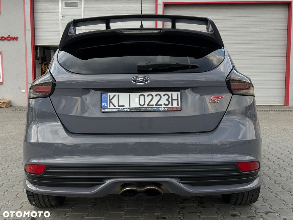 Ford Focus 2.0 EcoBoost ST - 12