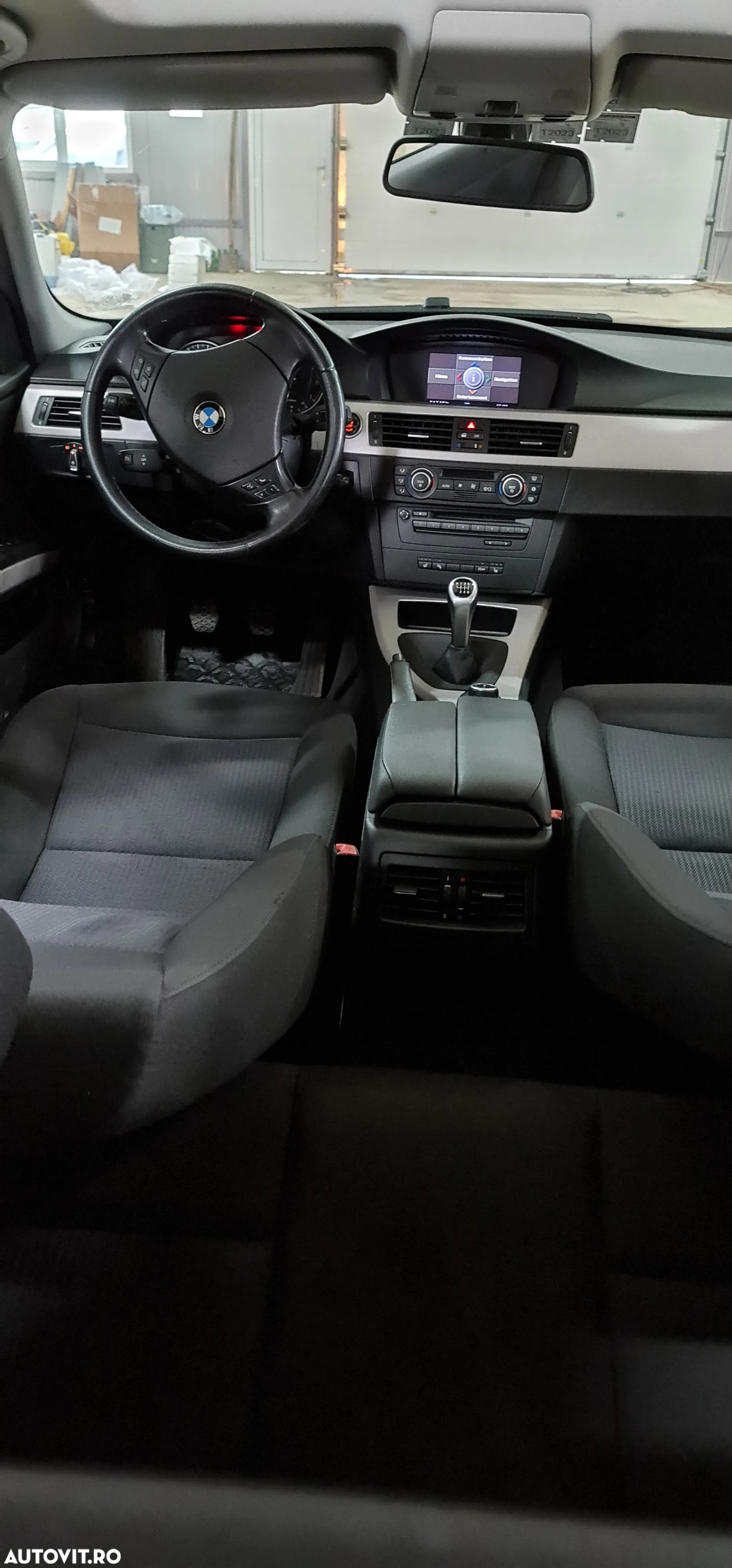 BMW Seria 3 318i Touring - 8
