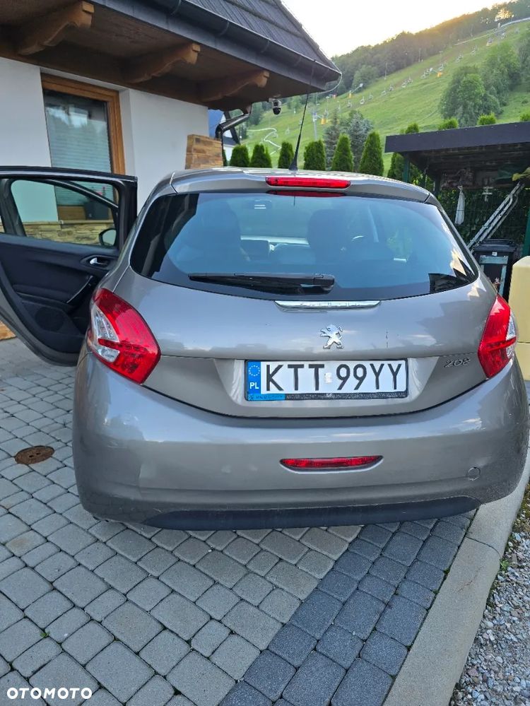 Peugeot 208 - 5